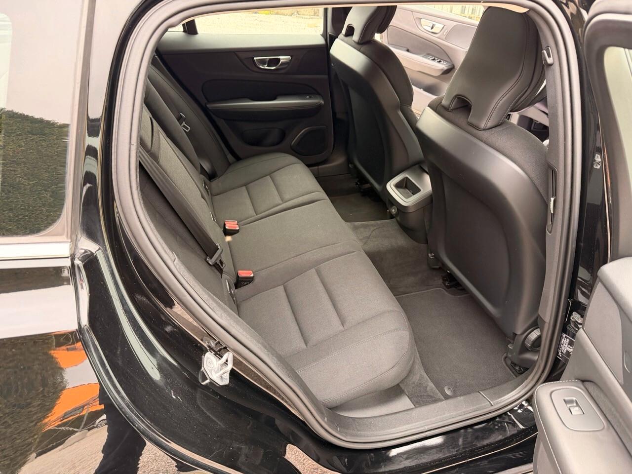 Volvo V60 2.0 b4 D 197 cv Momentum Business Pro auto