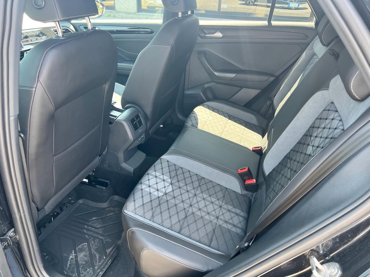 Volkswagen T-Roc 2.0 TDI SCR R-Line , Fari IQ.Light , Perfetta