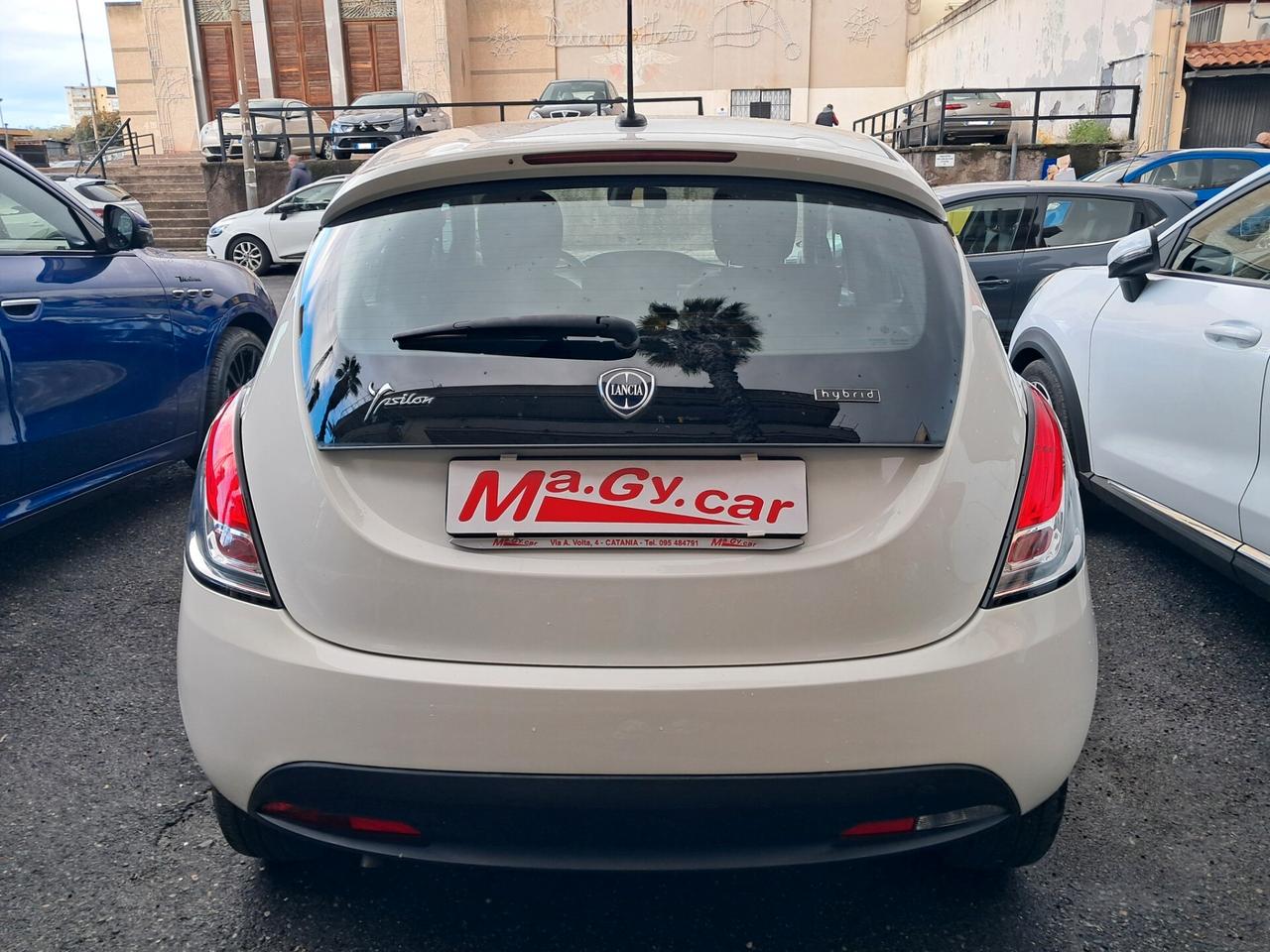 Lancia Ypsilon 1.0 FireFly Hybrid 70 cv Silver