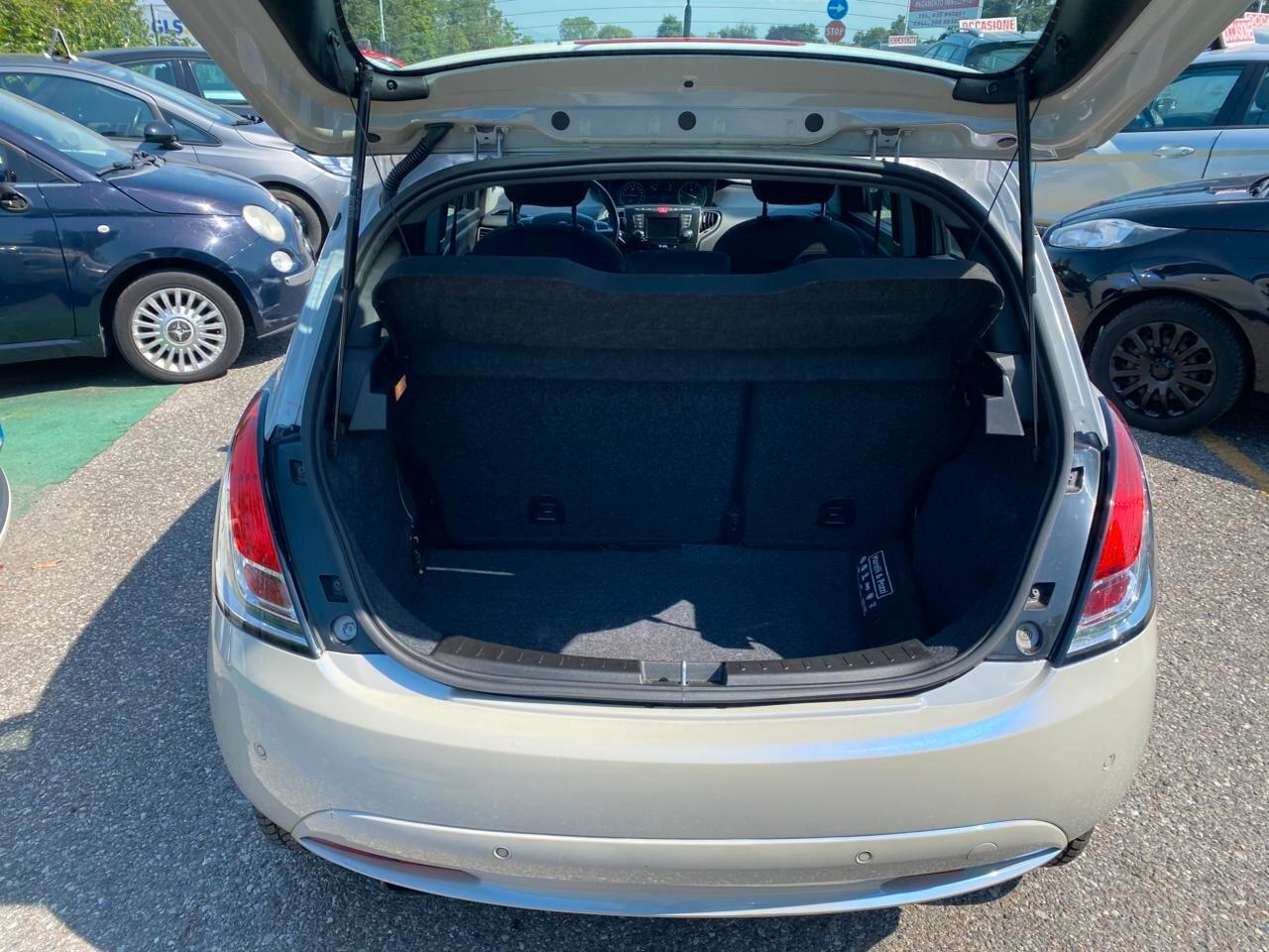 Lancia Ypsilon 1.2 69 CV 5 porte S&S Platinum