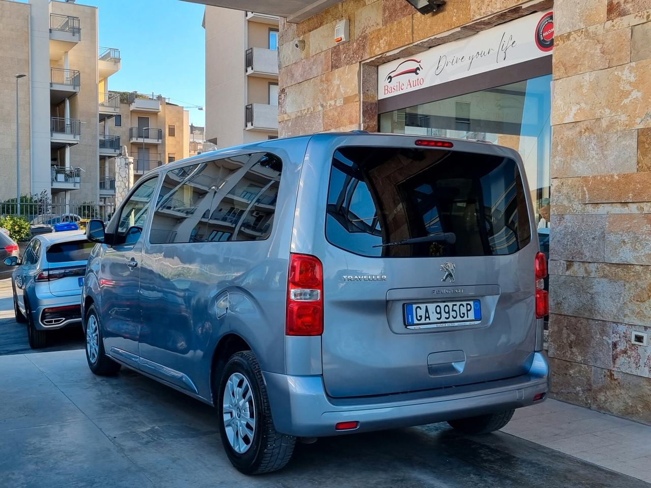 Peugeot TRAVELLER BLUEHDI 120 S&S BUSINESS STANDARD FP TRAVELLER BLUEHDI 120 S&S BUSINESS STANDARD FP