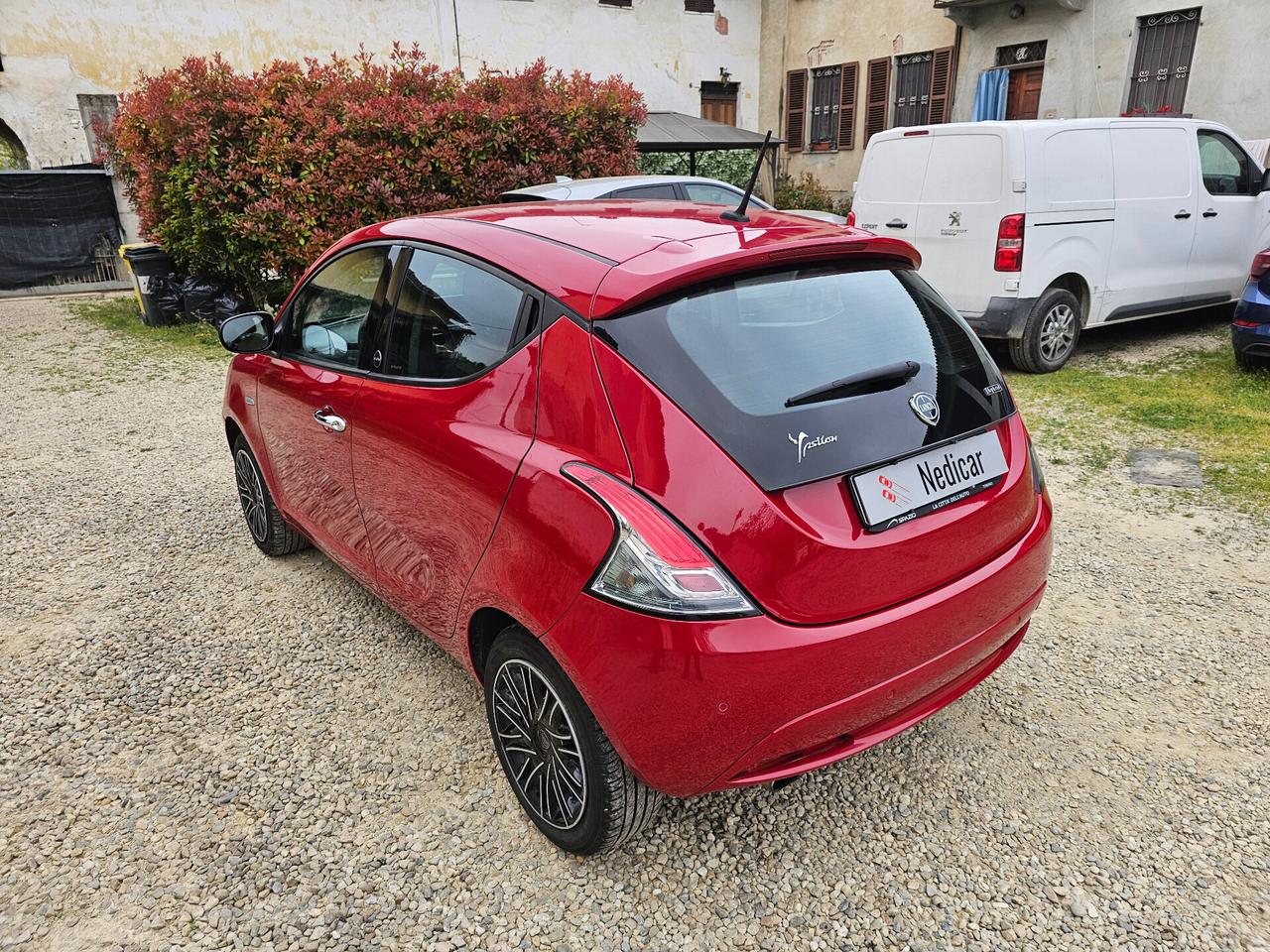 Lancia Ypsilon 1.0 FireFly 5 porte S&S Hybrid Ecochic Silver
