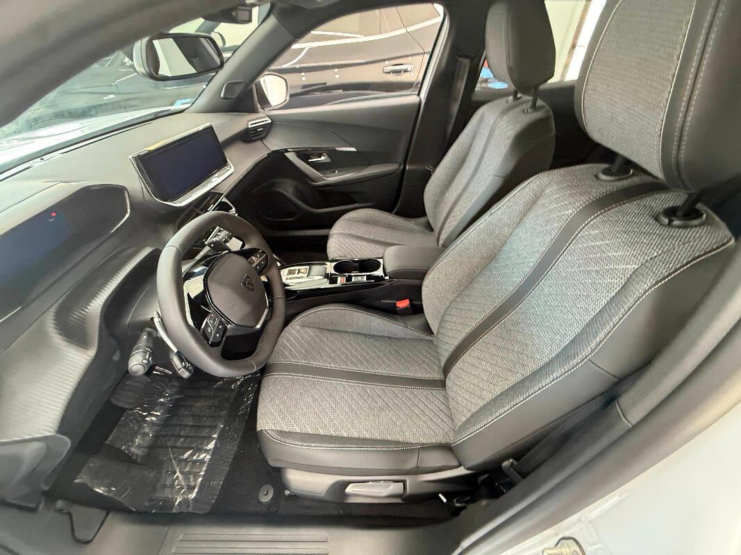 Peugeot 2008 PEUGEOT 2008 1.2 hybrid Allure 145cv e-dcs6 KM0
