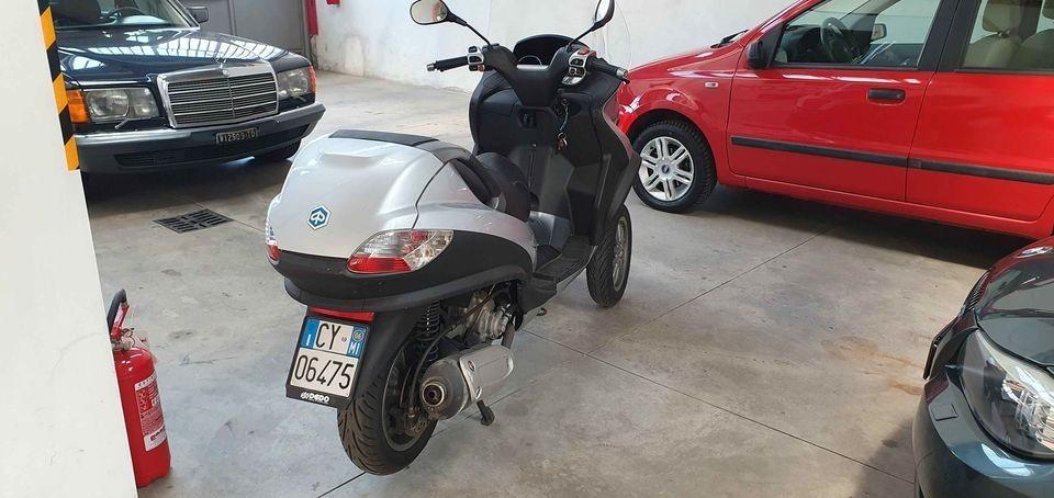 Piaggio MP3 250