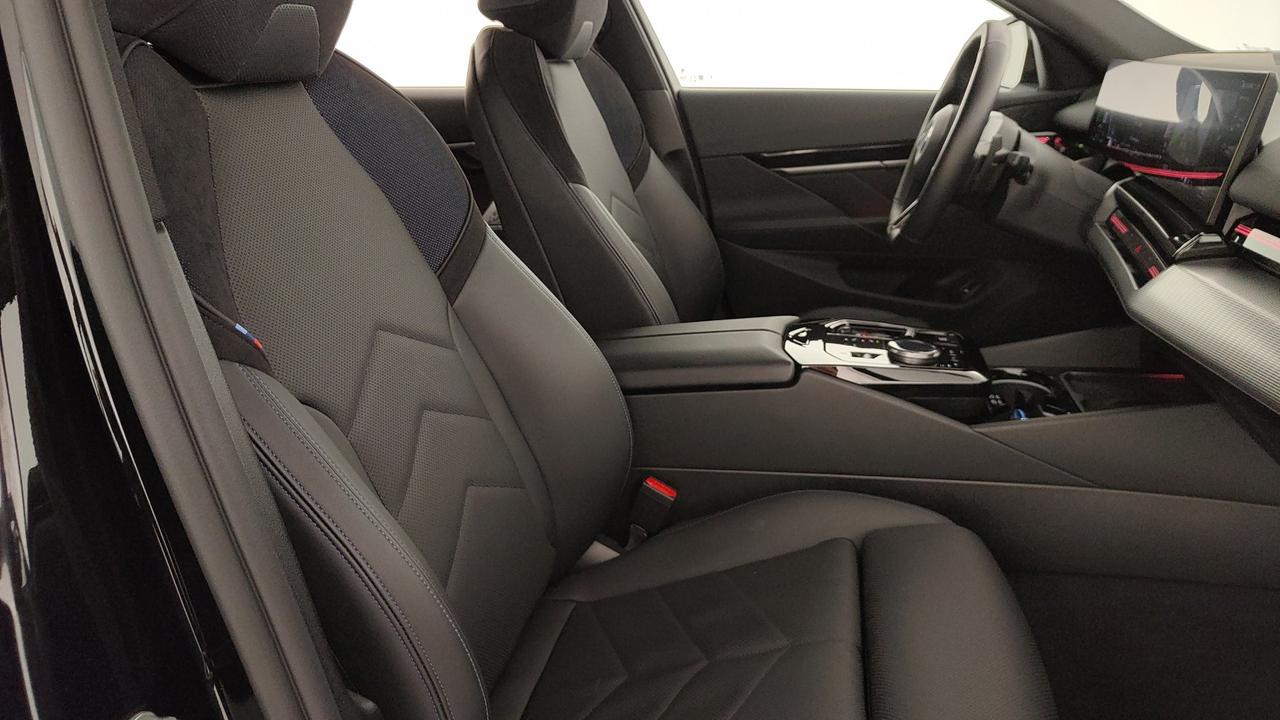 BMW Serie 5 G61 2024 Touring - 520d Touring 48V xdrive MSport Pro auto