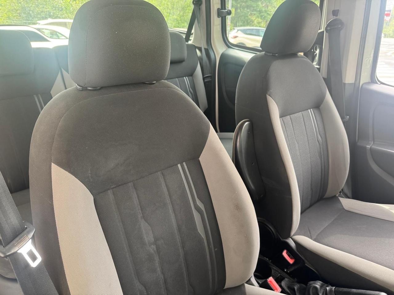 Opel Corsa 1.4 16V 5 porte Cosmo