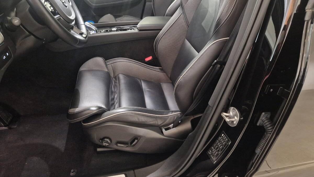 Volvo XC60 2.0 t6 phev Ultra Black Edition awd auto