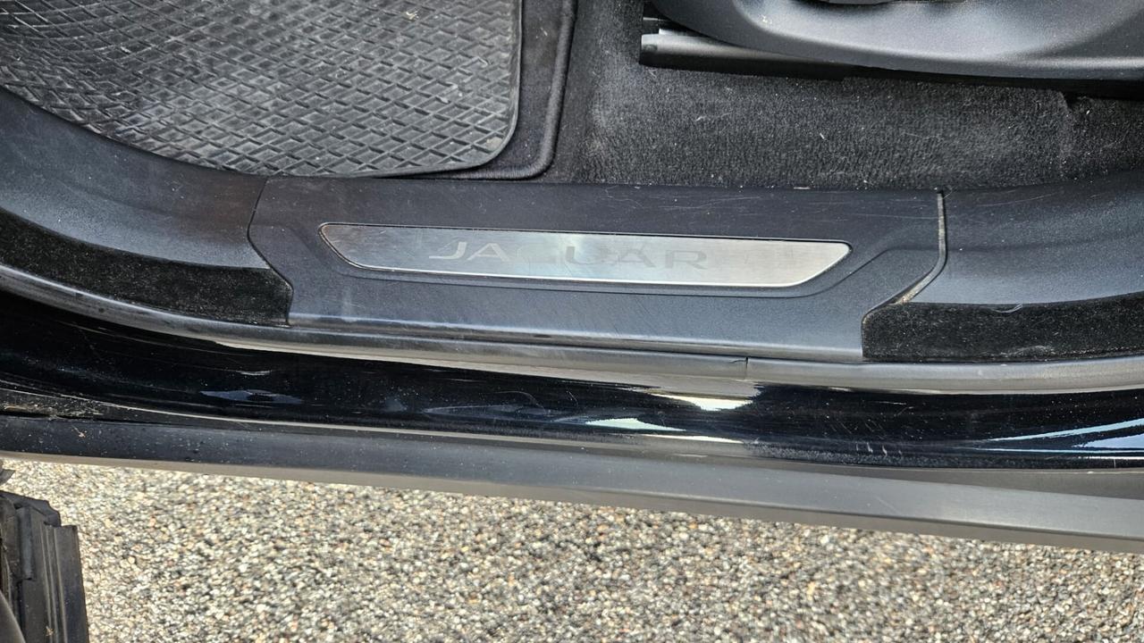Jaguar F-Pace 2.0 D 180 CV AWD Portfolio