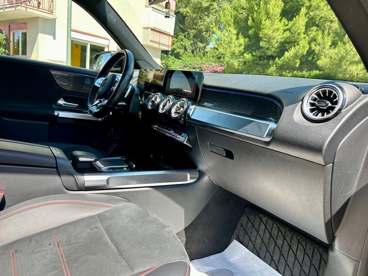 Mercedes-Benz GLB 180 D AMG Premium #11399