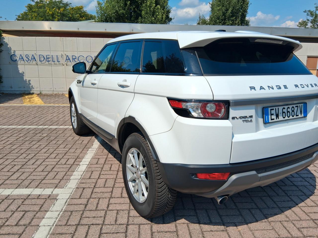 Land Rover Range Rover Evoque Range Rover Evoqu .CELL 320 147 1147 WUATSAPP 3276540940.e 2.2 Sd4 5p. Prestige