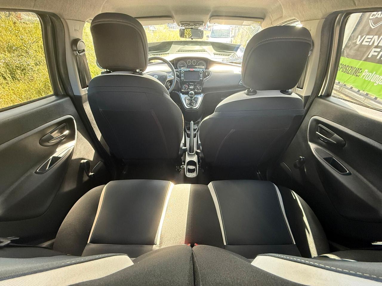 Lancia Ypsilon 0.9 TwinAir 85 CV 5 porte Metano Ecochic Elle