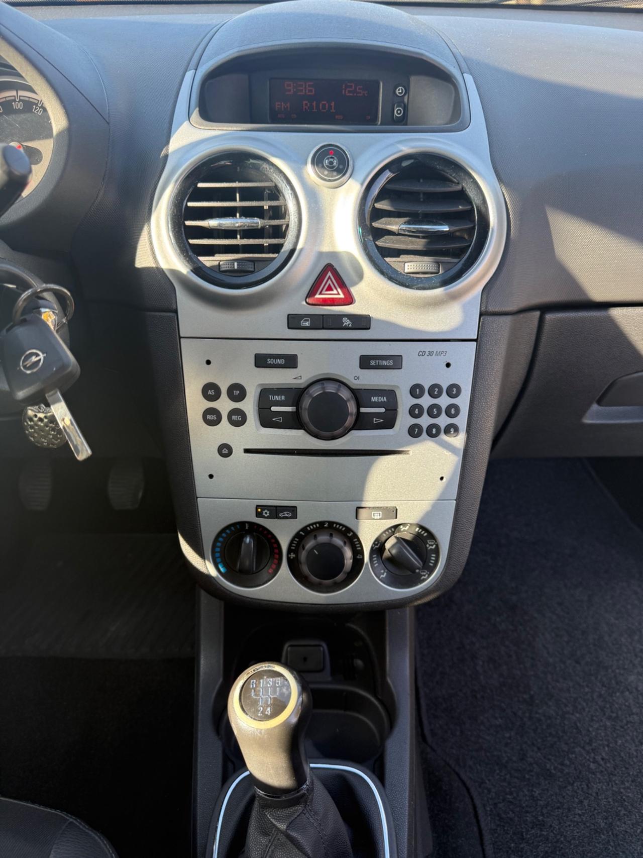 Opel Corsa 1.2 Benzina/Metano Neopatentati UNIPROPRI