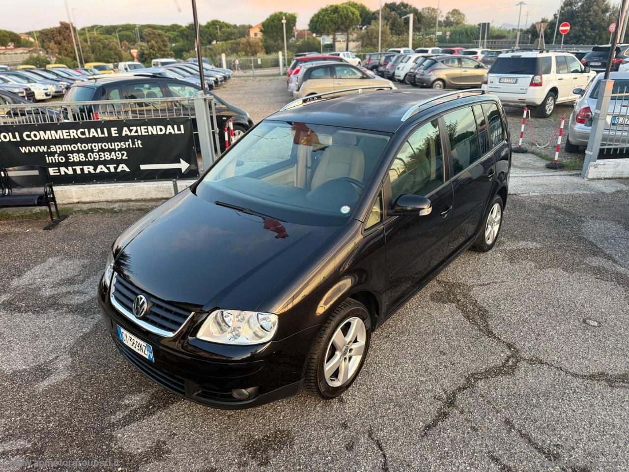 VOLKSWAGEN Touran 1.6 16V FSI Highline 7 POSTI