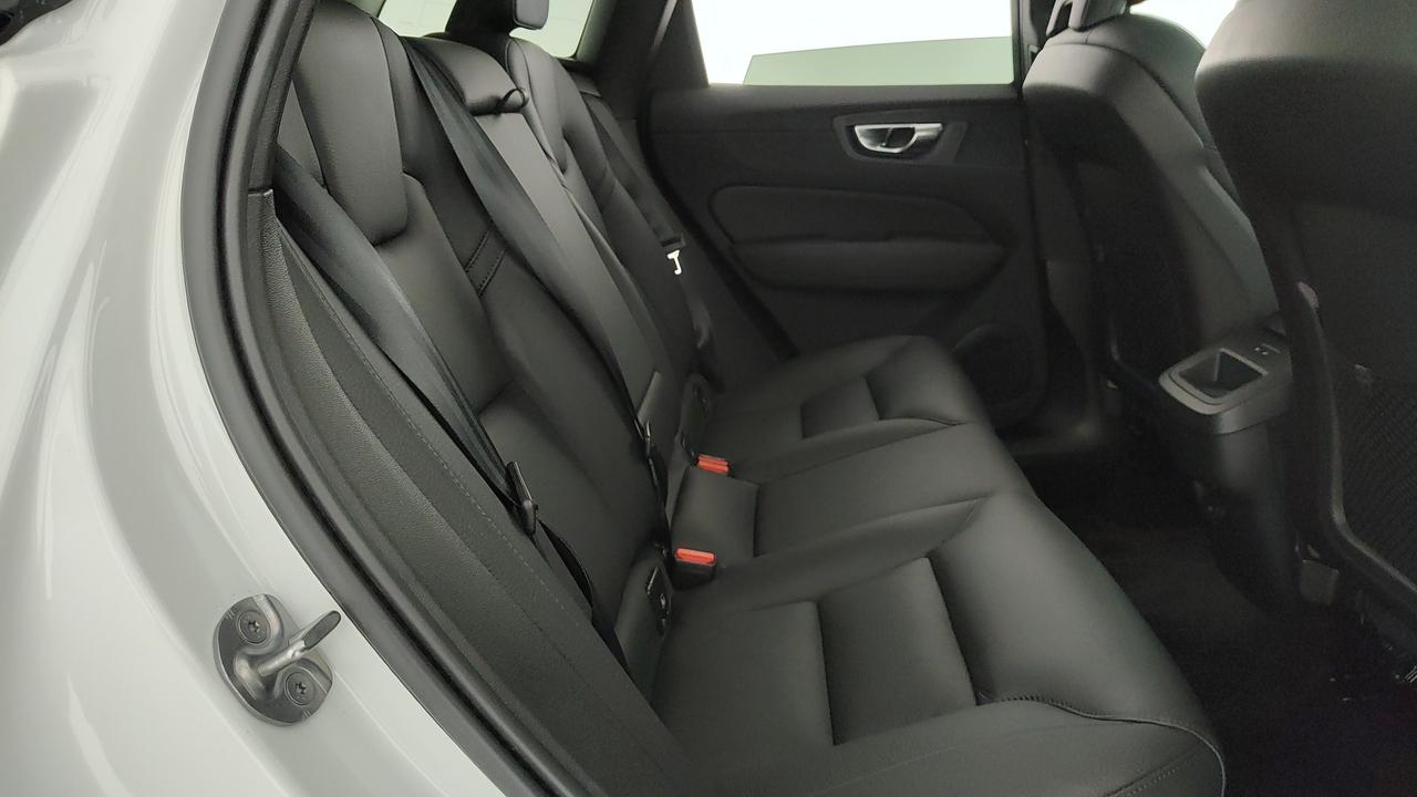 VOLVO XC60 2.0 b4 Plus Dark auto