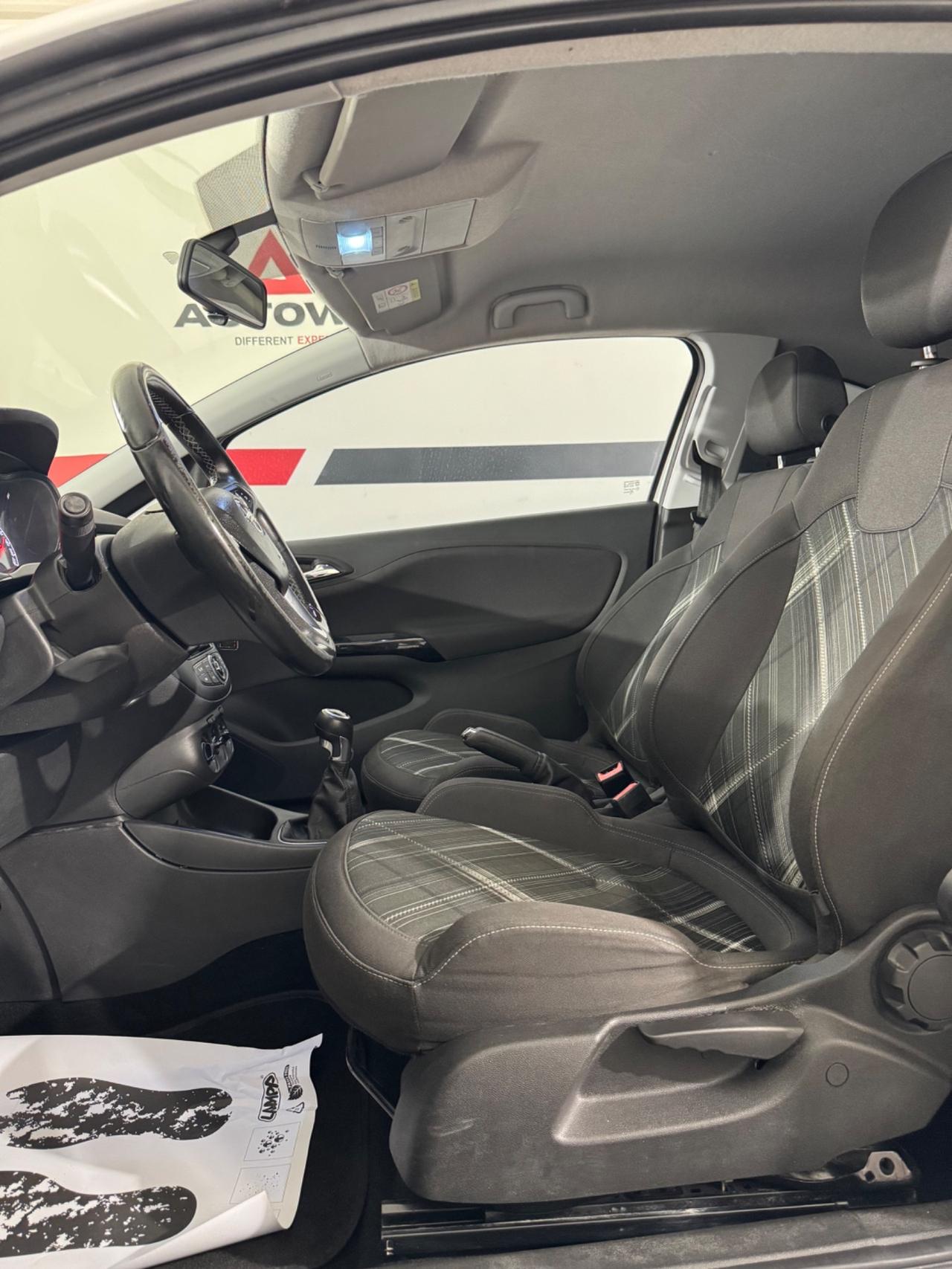 Opel Corsa 1.4 90CV Coupé b-Color