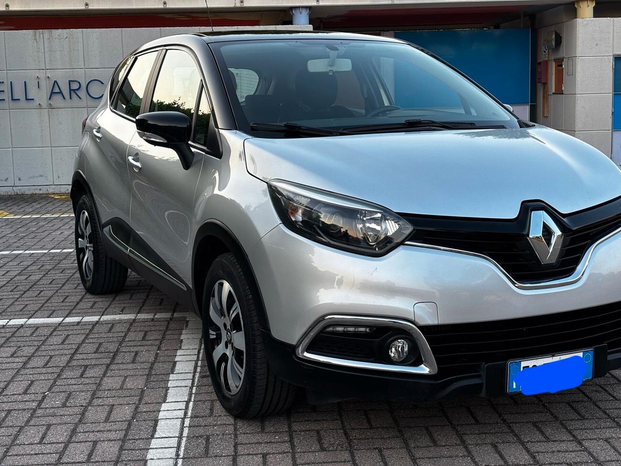 Renault Captur dCi 8V 90 CV Start&Stop Energy Life..CELL 393 690 2051 WUATSAPP