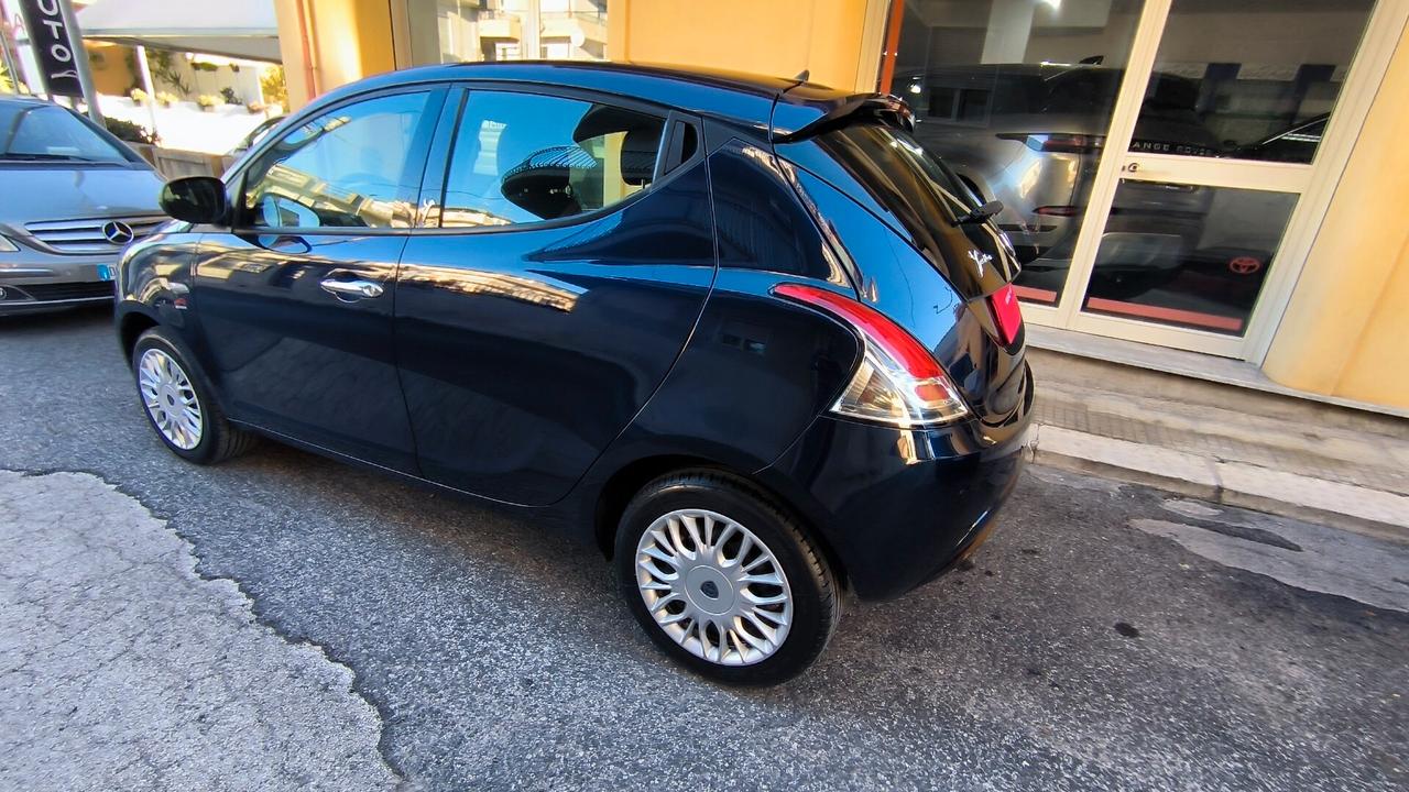 Lancia Ypsilon 1.2 69 CV 5 porte Silver