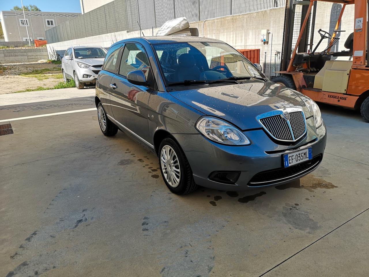 Lancia Ypsilon 1.3 MJT 75 CV Diva