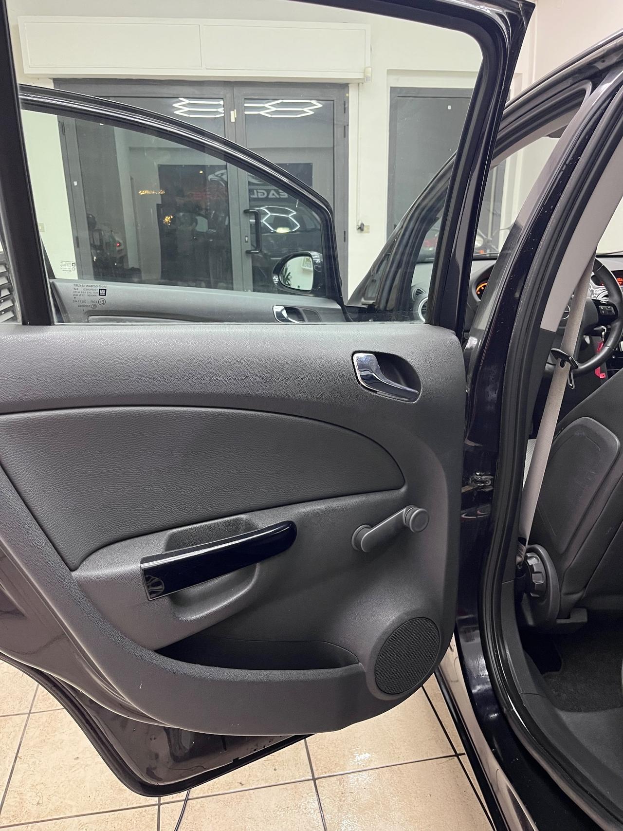 Opel Corsa 1.4 16V 5 porte Cosmo