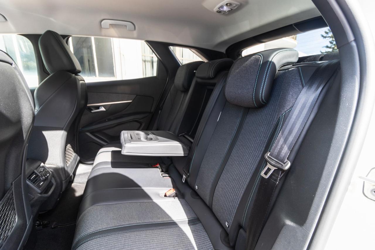 Peugeot 3008 BlueHDi 130 S&S EAT8 Allure