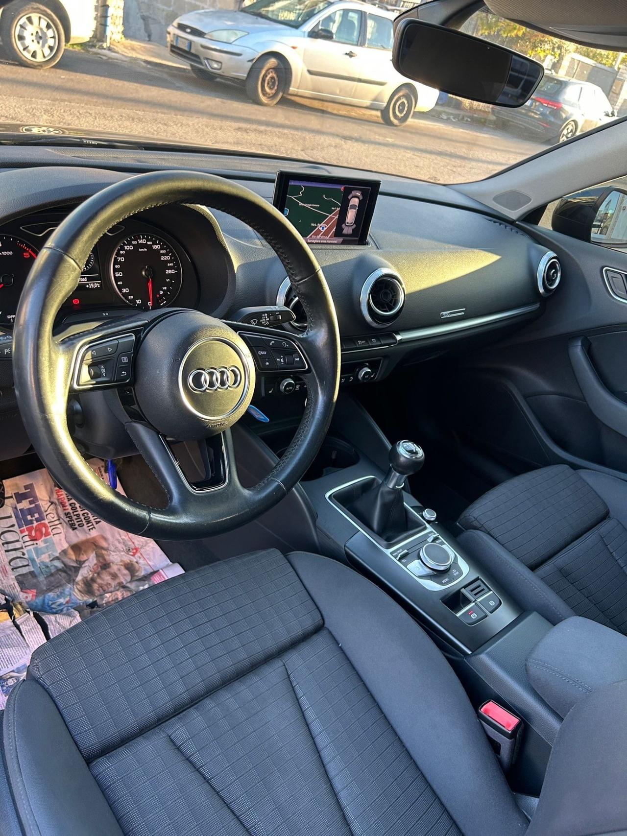 Audi A3 1.6 TDI 116 CV Sport-2018 LED/17"