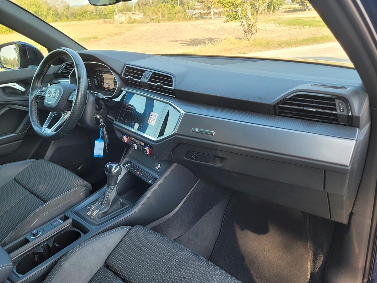 Audi Q3 35 TFSI S tronic Business interni s-line