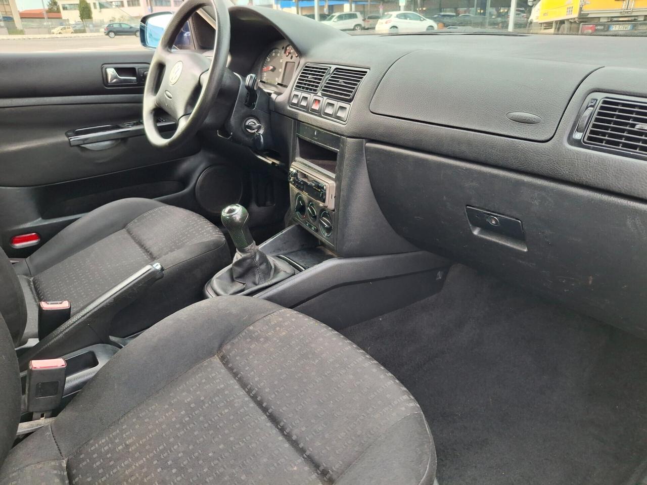 Volkswagen Golf 1.4 BENZINA-SOLO 81mila KM.