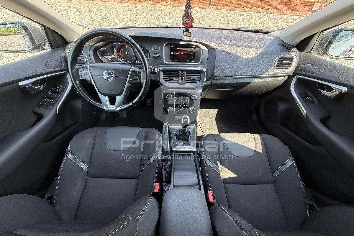 VOLVO V40 D3 Momentum