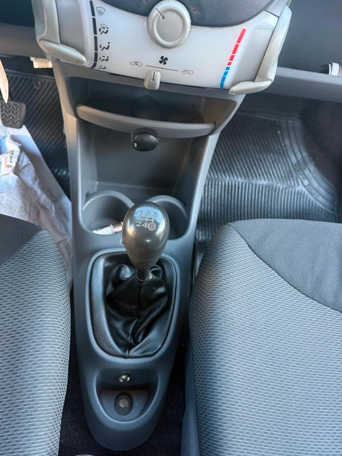 Toyota Aygo 1.0 12V VVT-i 5 porte Sol