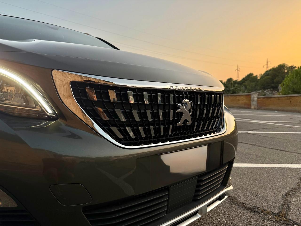 Peugeot 3008 ALLURE/1.6 120CV/PELLE/18"/CAR PLAY