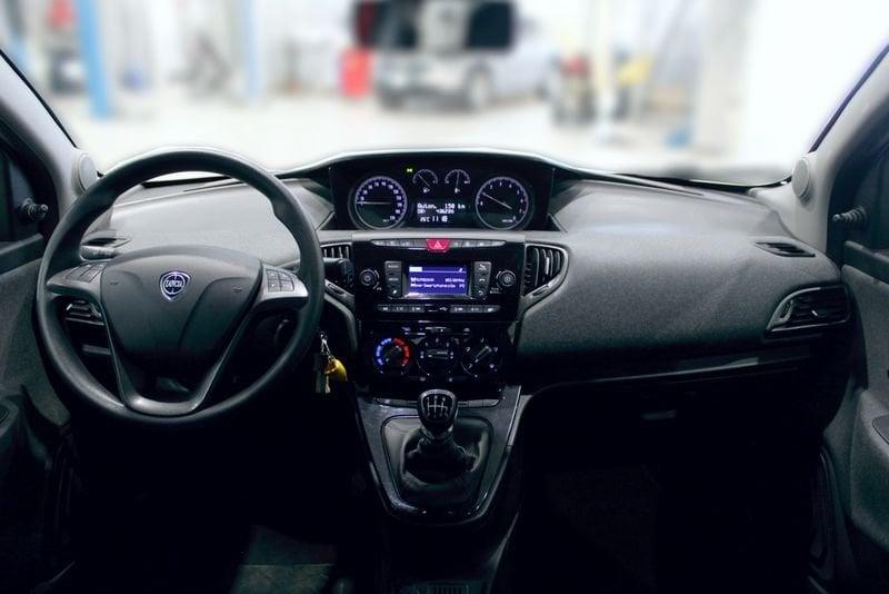 Lancia Ypsilon Ypsilon 1.0 FireFly 5 porte S&S Hybrid Ecochic Silver