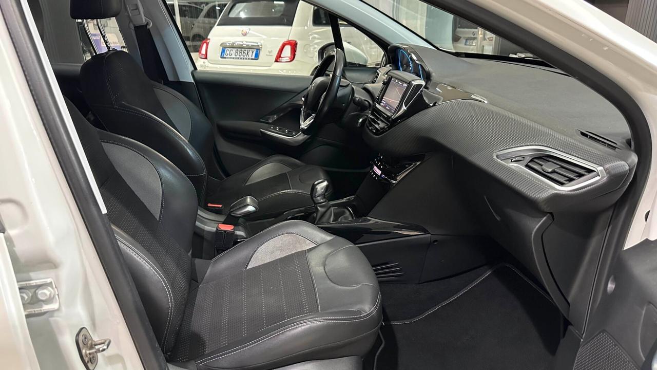 Peugeot 2008 BlueHDi 100 Allure Colore bianco perla