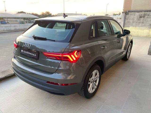 AUDI Q3 35 2.0 TDI S tronic Business COCKPIT