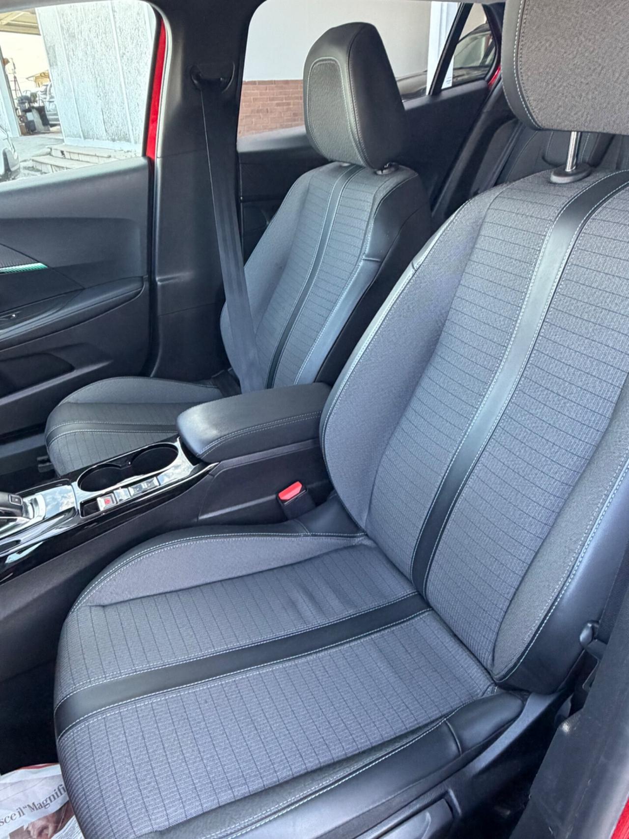 Peugeot 2008 BlueHDi 130 S&S EAT8 Allure