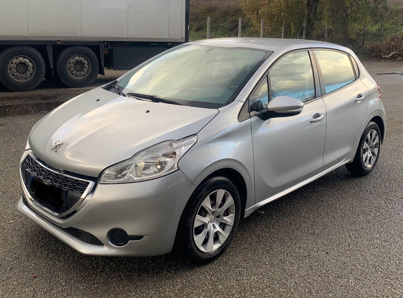 Peugeot 208 1.4 HDi 68 CV 5 porte Allure
