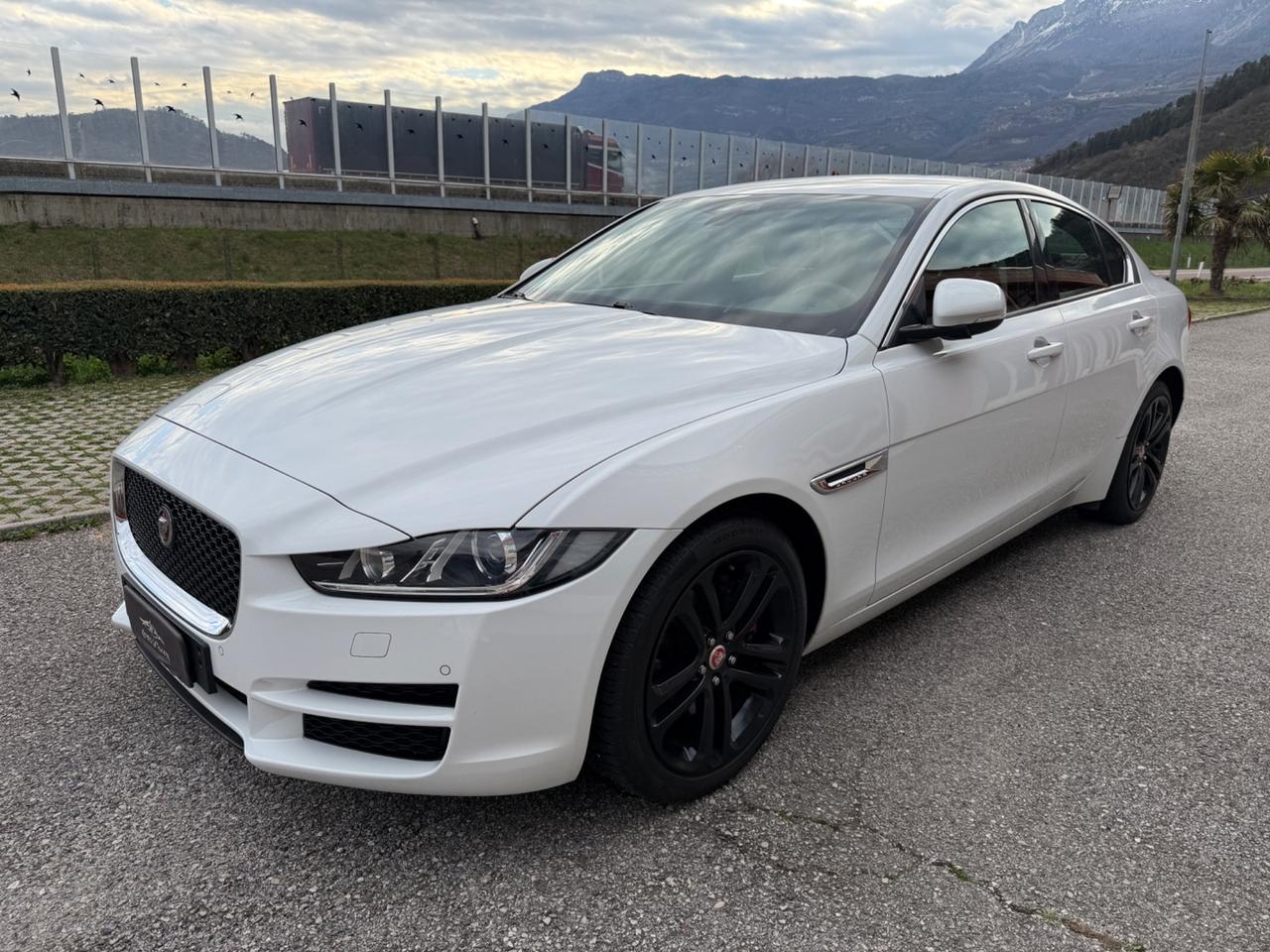 Jaguar XE - Prestige - FULL OPTIONAL