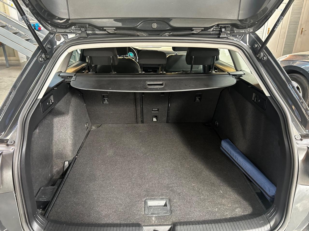 Volkswagen Golf Variant 2.0 TDI SCR DSG Life neopatentati