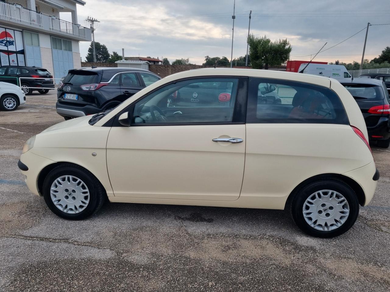 Lancia Ypsilon 1.2 16V Oro