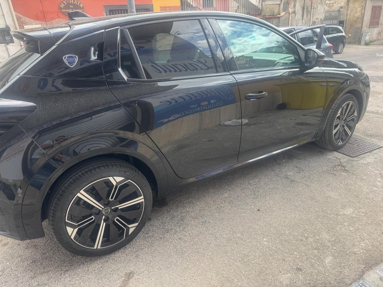 Lancia Ypsilon Hybrid e-DCT Edizione Cassina