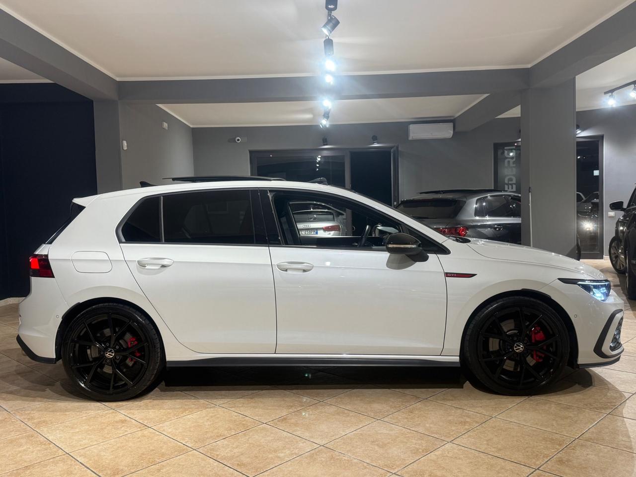 Volkswagen Golf GTI 2.0 TSI BlackStyle