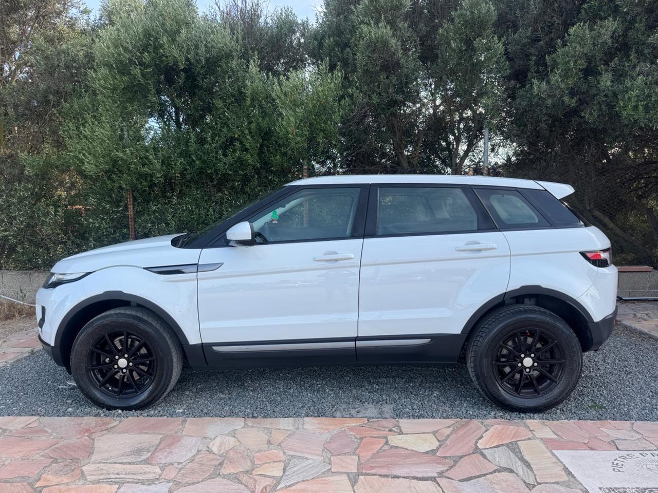 Land Rover Range Evoque 2.2 TD4 5p. Pure