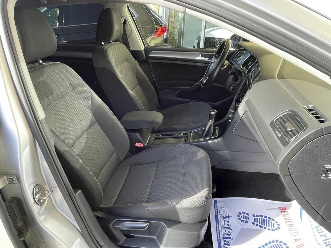 Volkswagen Golf 1.6 TDI 110 CV 5p. Comfortline BlueMotion Technology Cerchi lega da 17 – sensori park anteriore e posteriore – vetri privacy-clima bi/zona