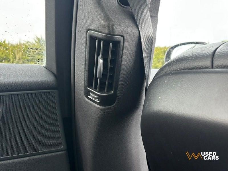 Volvo XC60 B4 automatico Plus Dark