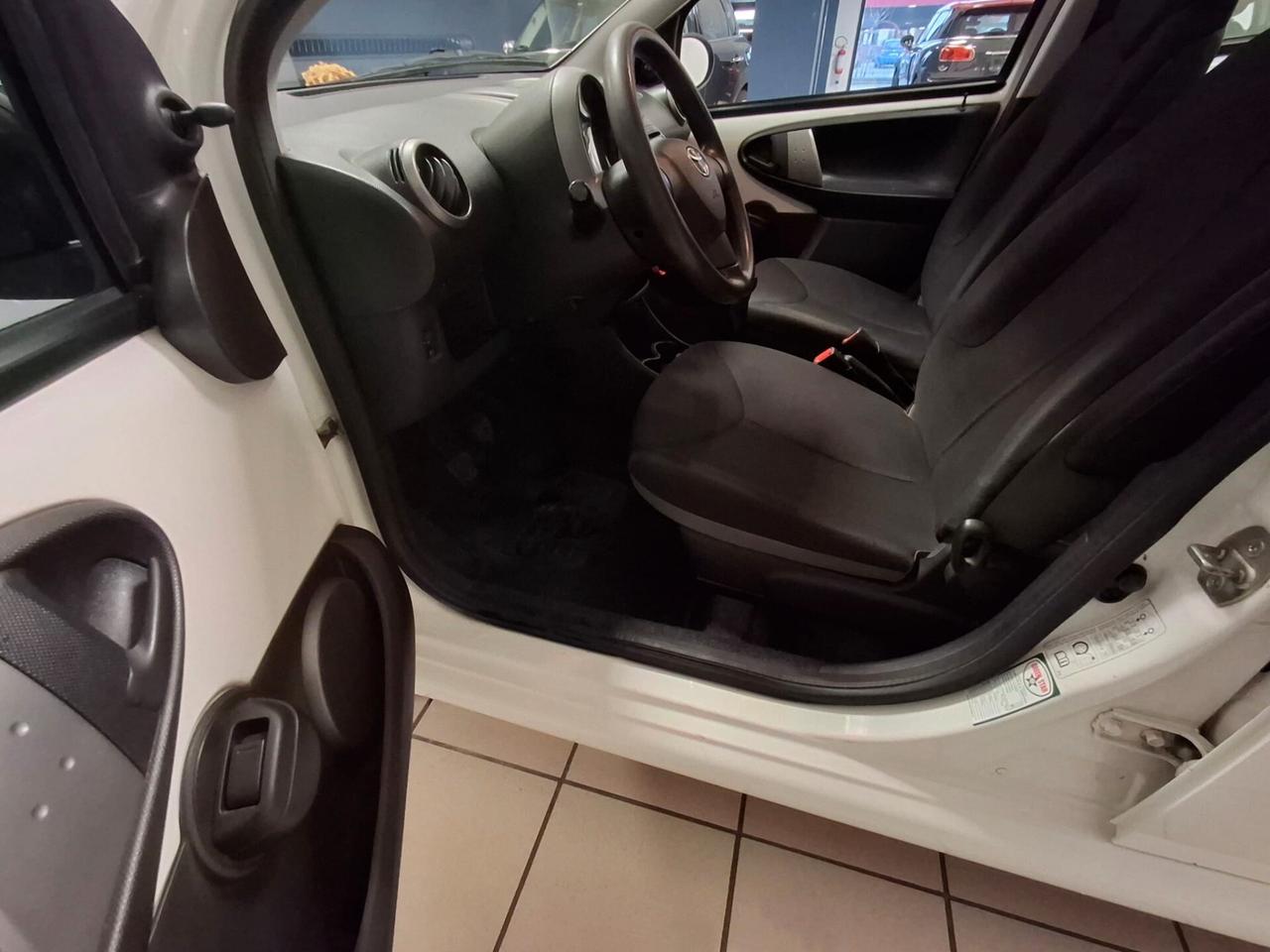 Toyota Aygo 1.0 12V VVT-i 5 porte Sol Connect