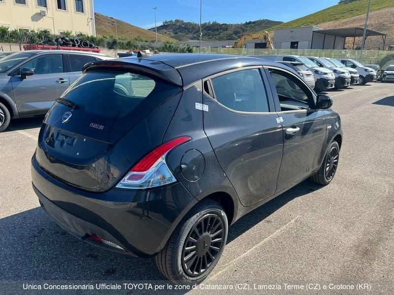 Lancia Ypsilon 1.0 FireFly 5 porte S&S Hybrid Silver