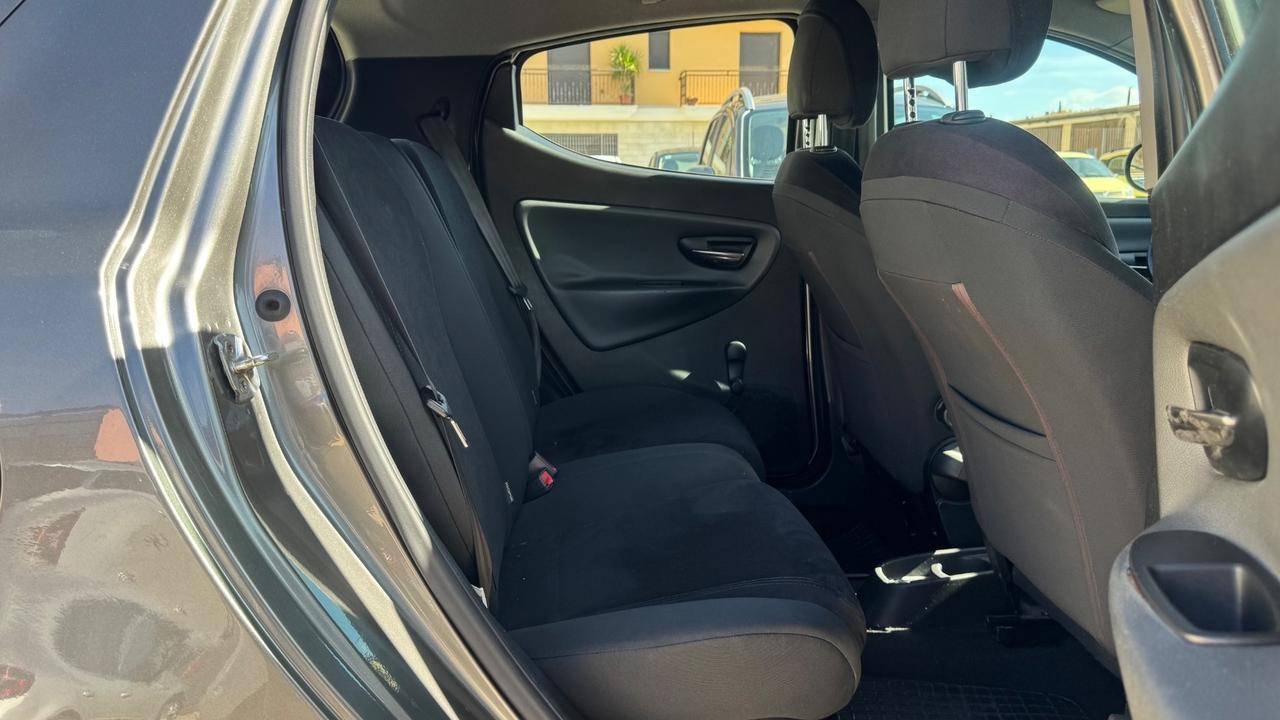 Lancia Ypsilon 0.9 TwinAir 85 CV 5 porte Metano Ecochic Gold
