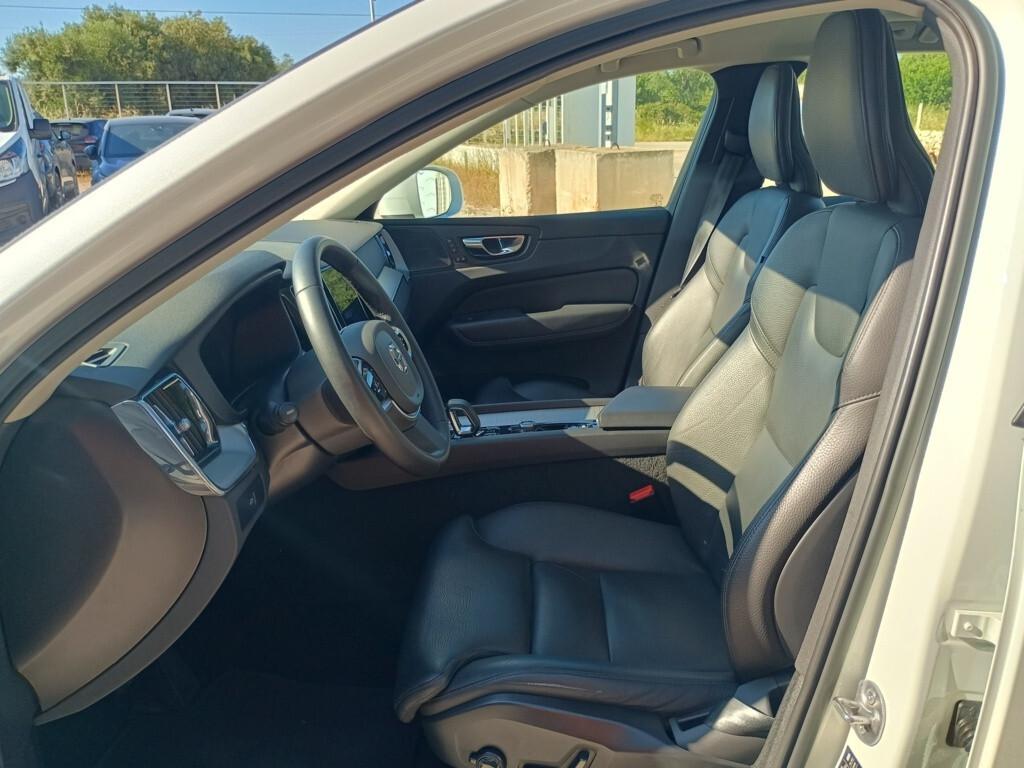 Volvo XC 60 B4 (d) AWD automatica Plus Bright