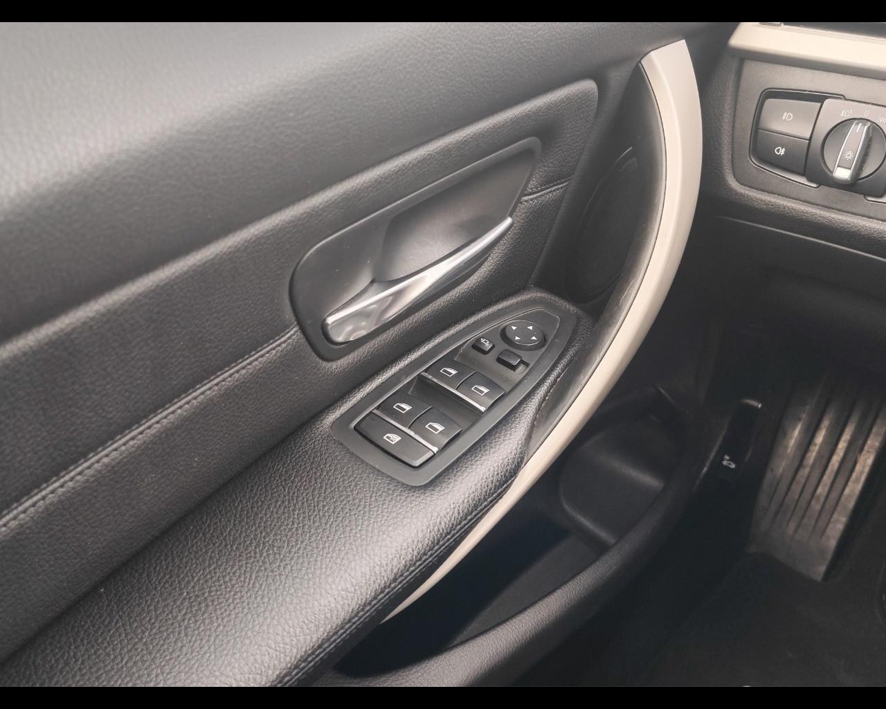 BMW BMW Serie 3 - 320d Touring Business Advantage aut.