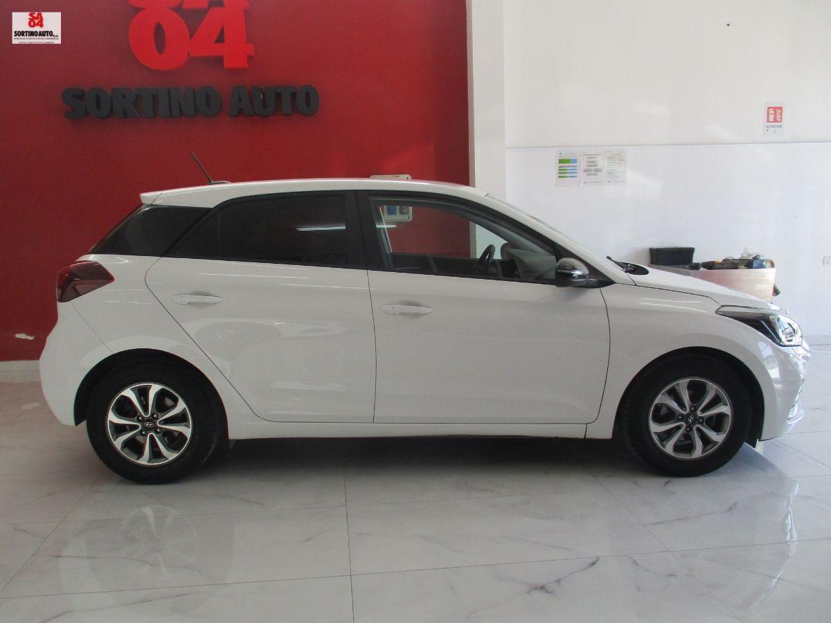 HYUNDAI i20 1.2 5p. Connectline-2020 KM60000