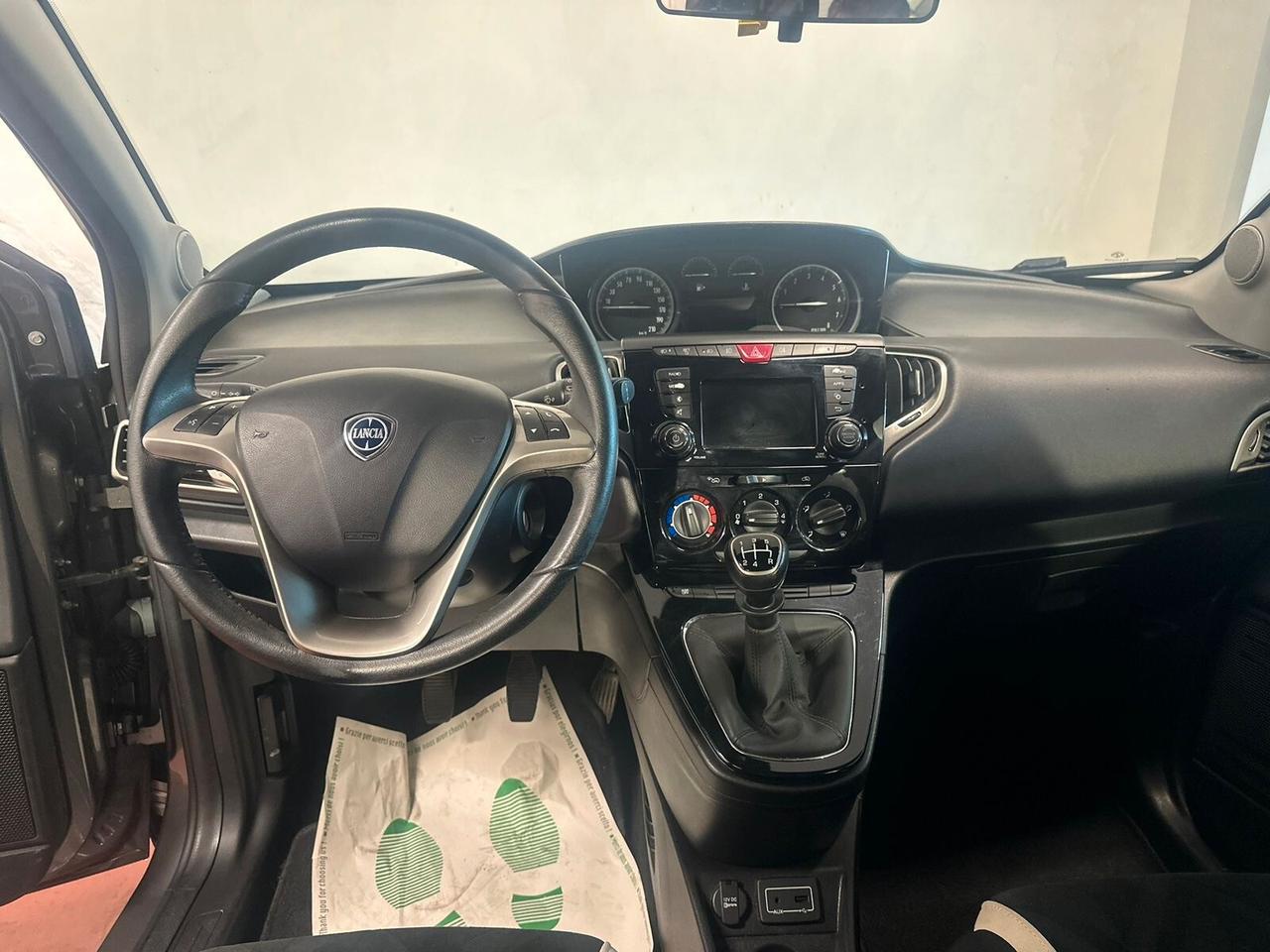 Lancia Ypsilon 1.2 69 CV 5 porte Platinum